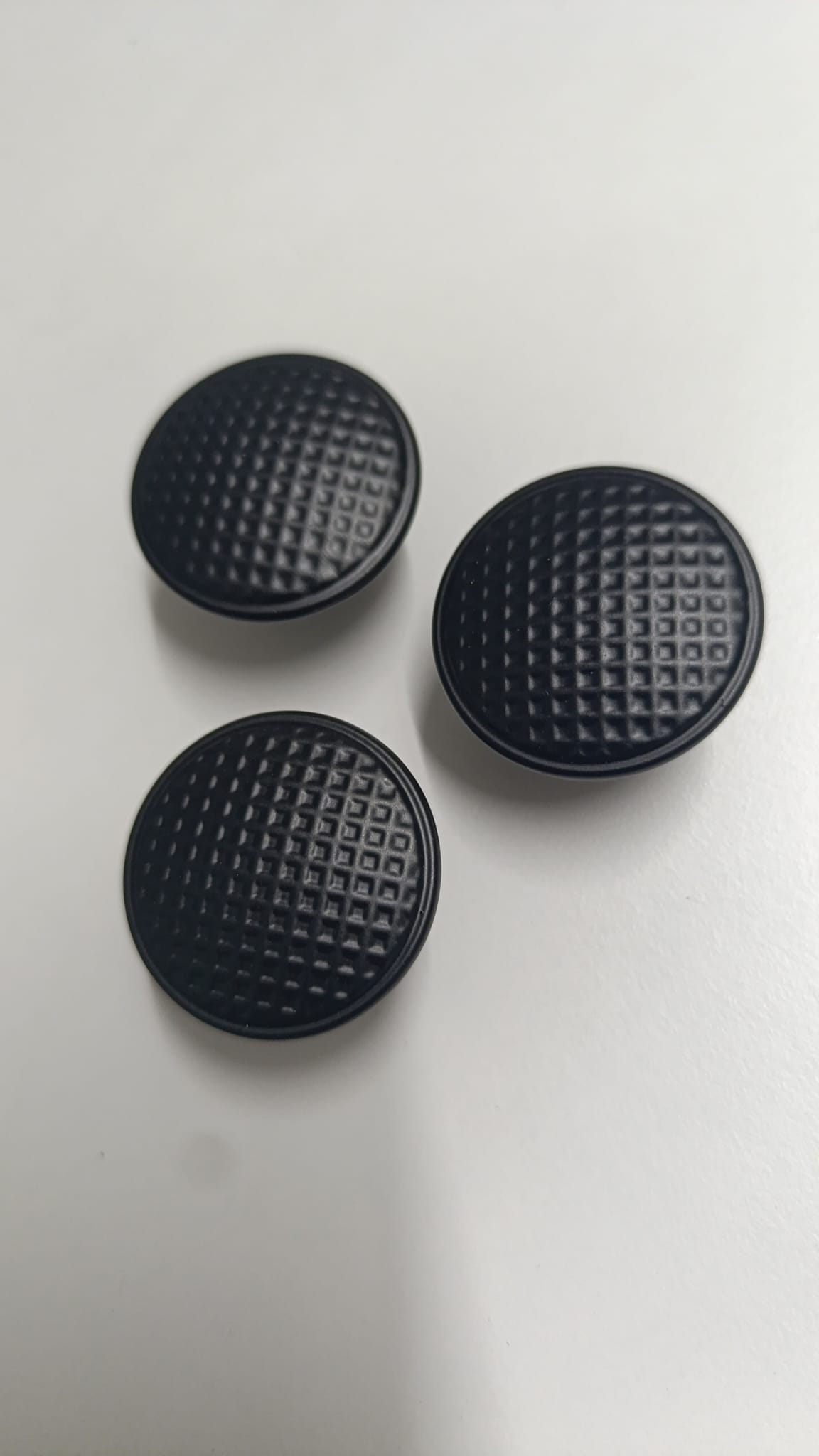 ÇEKMECE DÜĞMESİ YUVARLAK SİYAH NOKTALI  PK:25